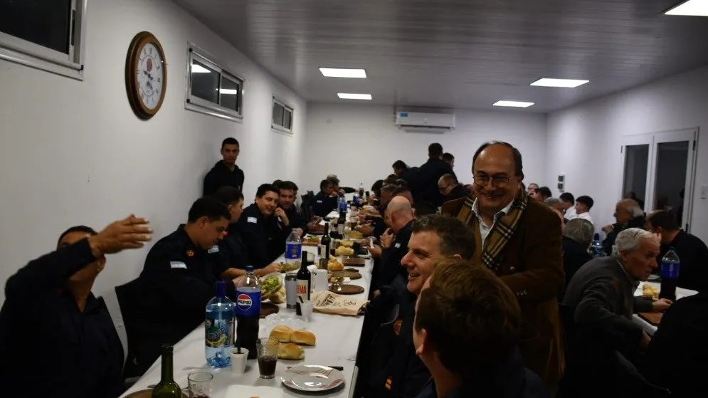 Cena por el Día de Bomberos 